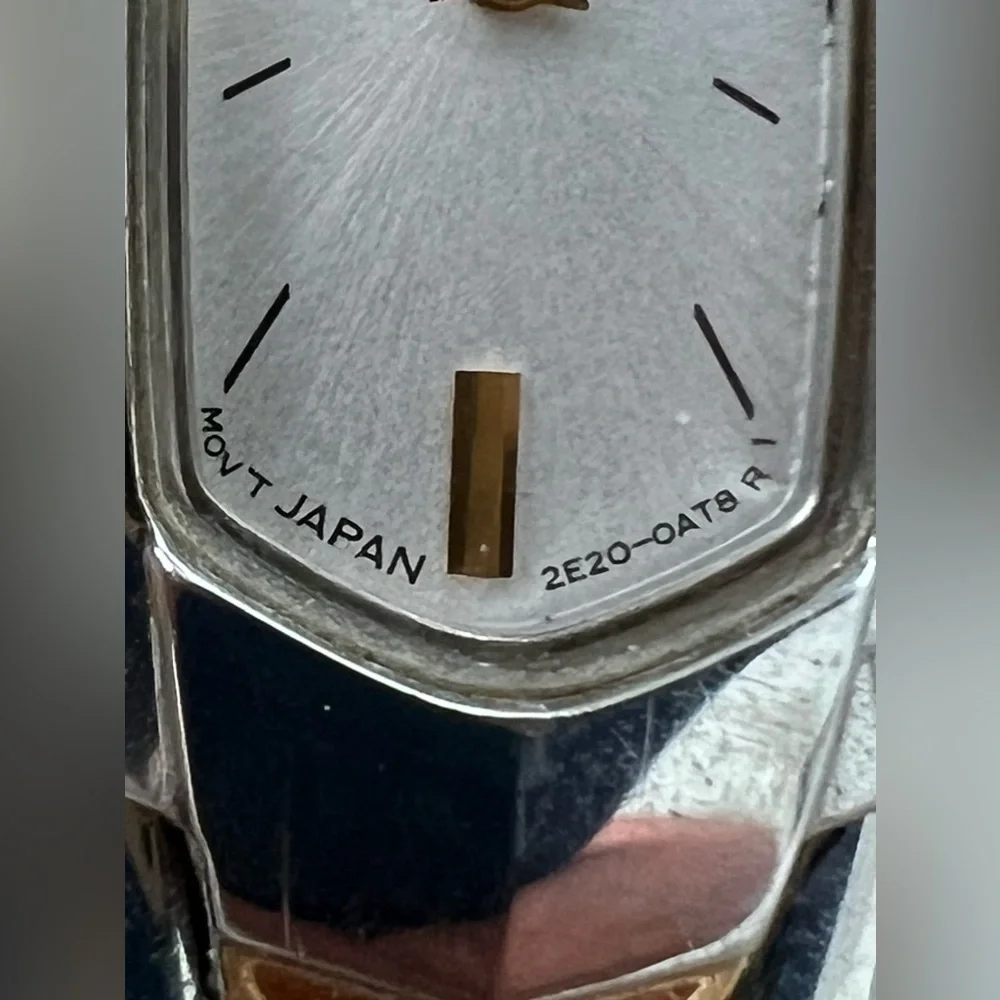 Seiko Vintage Ladies Watch Two-Tone Bracelet Stainless Hexagonal Dial Gold Hands